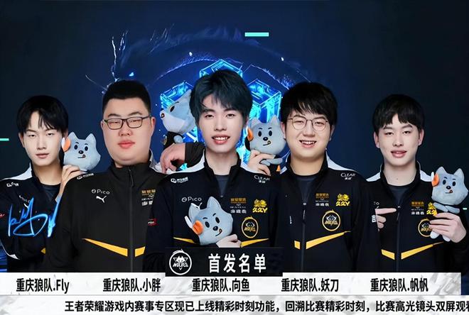 队员们经过