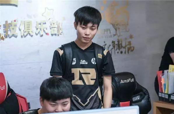 味着他必须 味着他必须