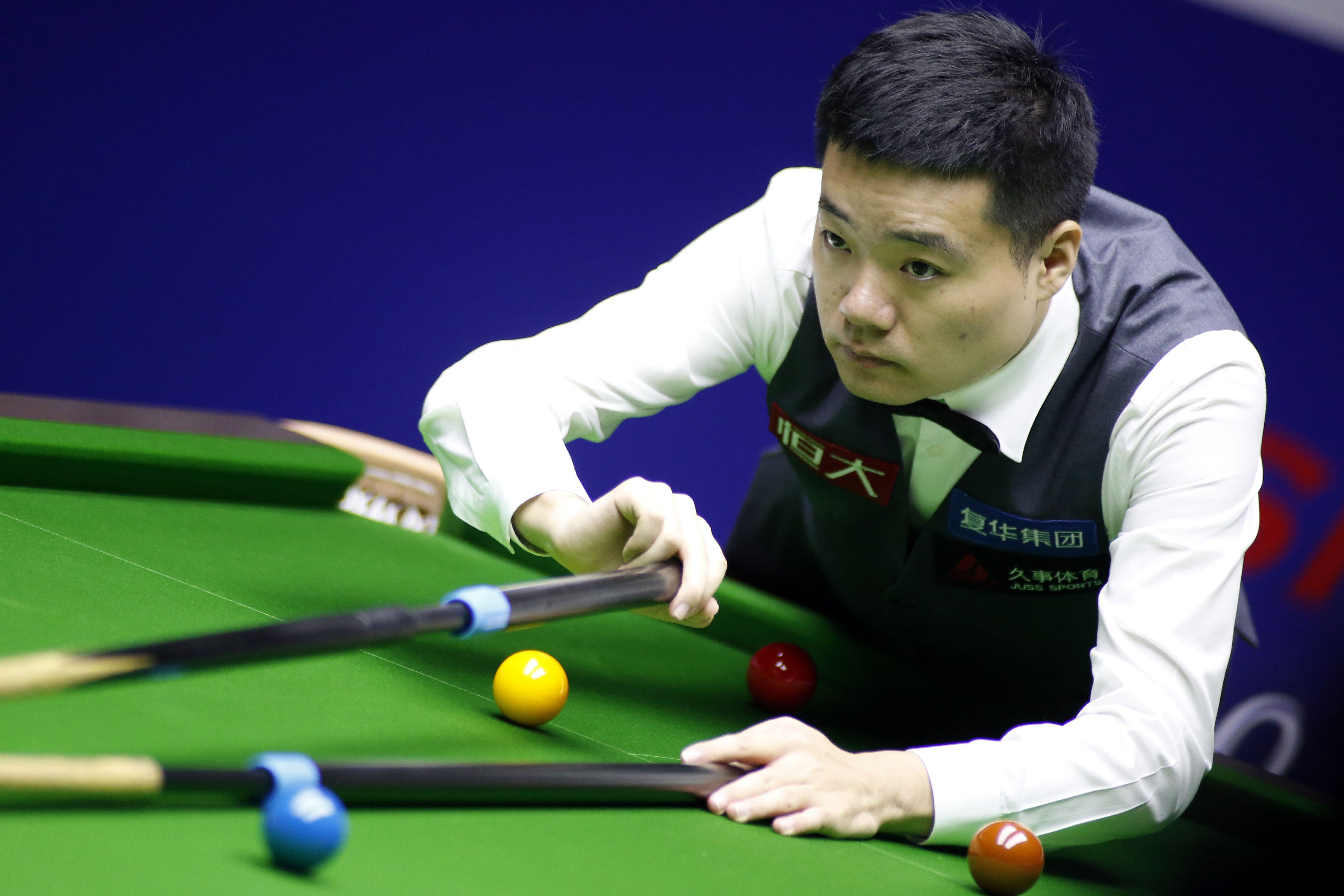 创造错位突 创造错位突